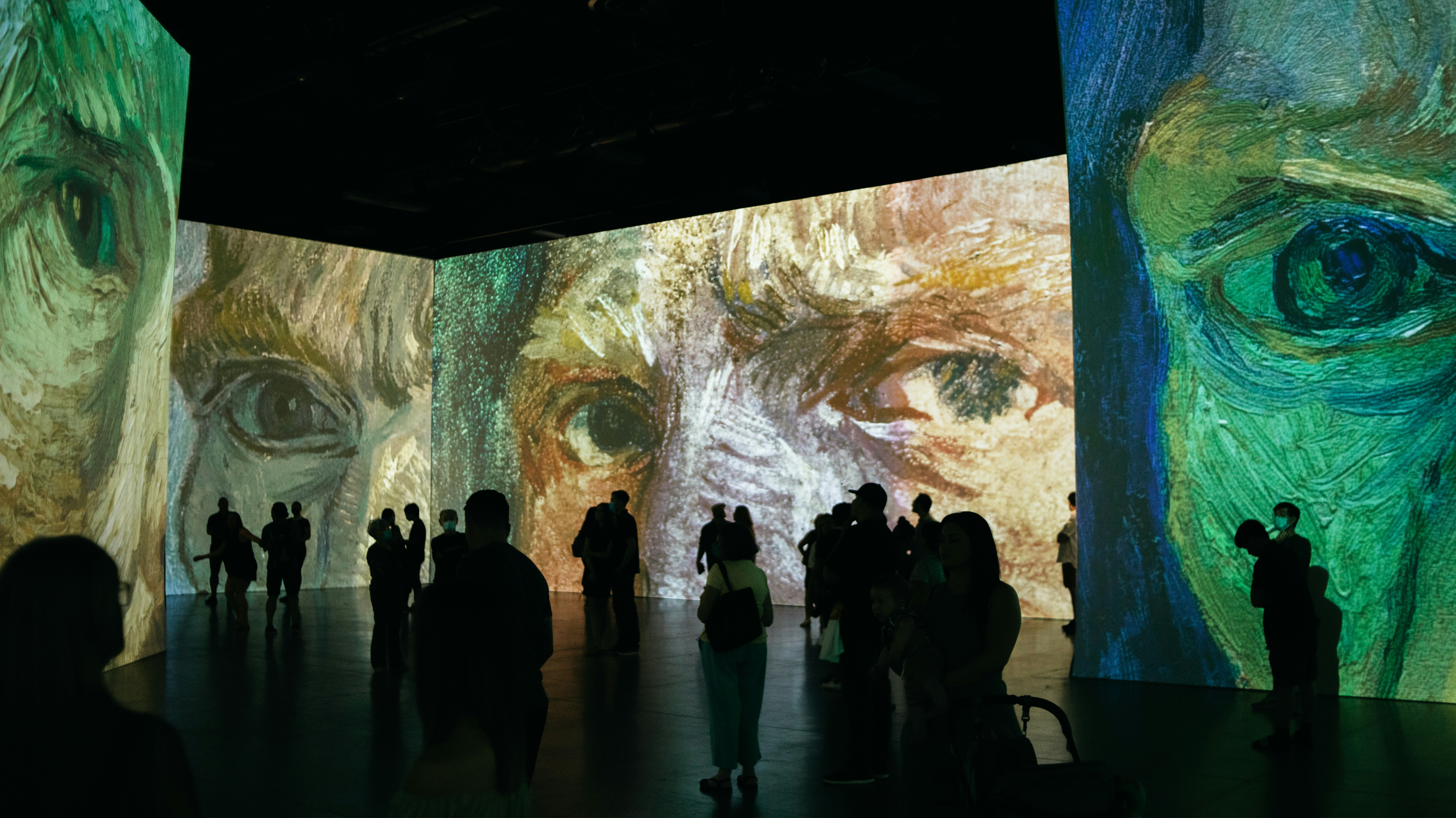 redd-francisco-van-gogh-projection