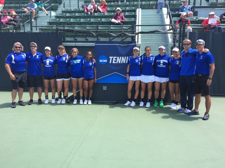 2016 Women's tennis team honored at homecoming banquet