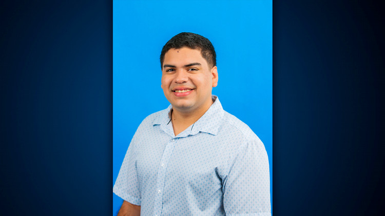 Delfino+Salinas+III+named+Outstanding+Islander+Graduate