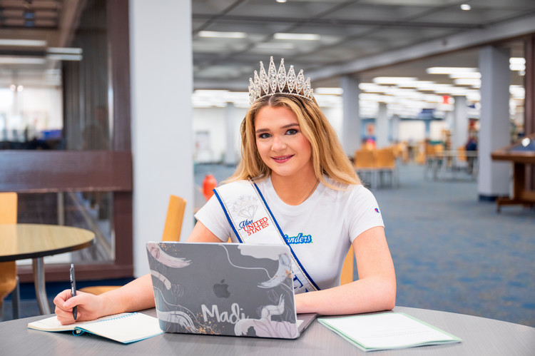 Islander+Madison+Hickman+%E2%80%9926+holding+up+her+Miss+Texas+United+States+2025+Sash+and+wearing+her+crown.