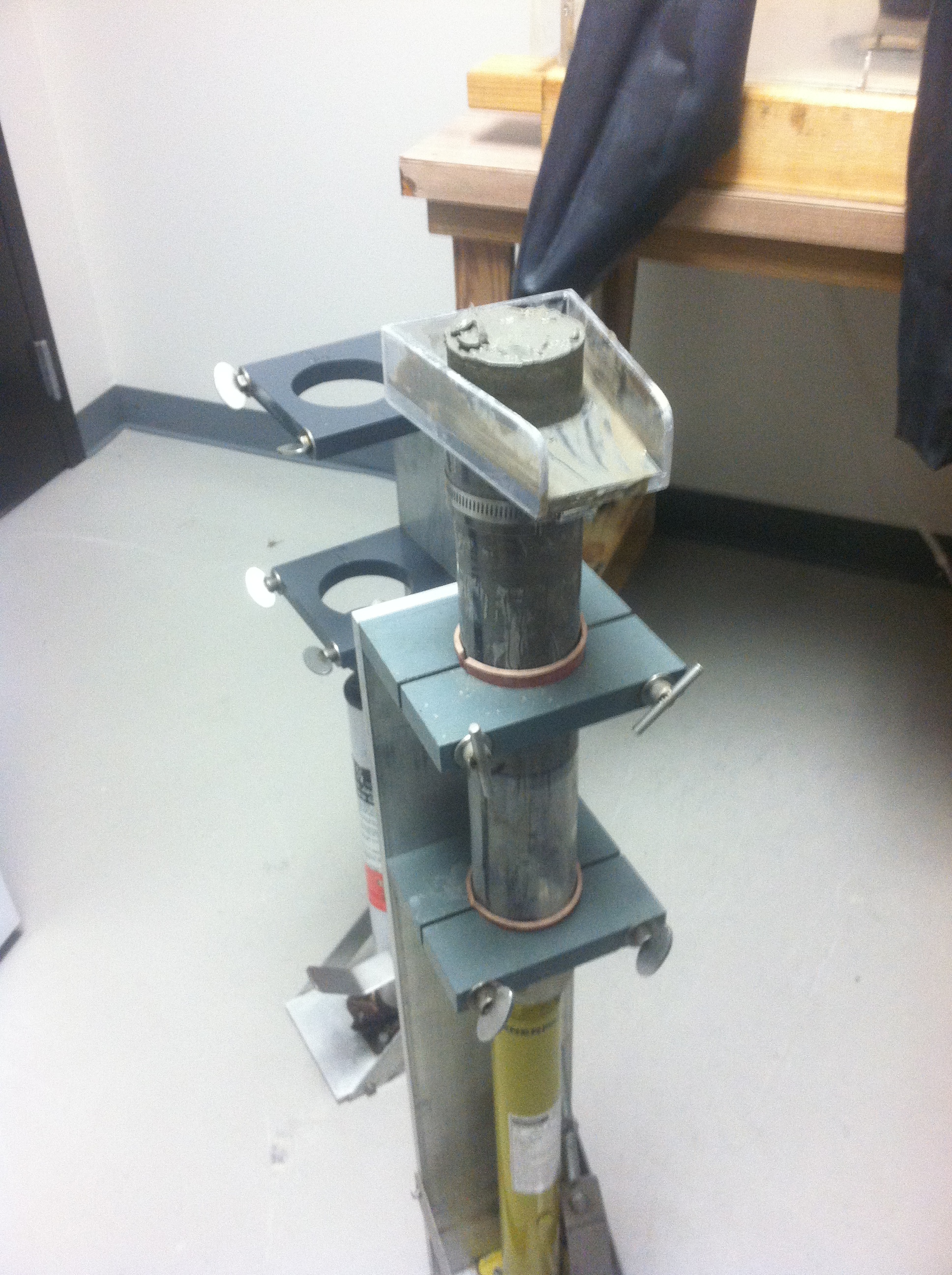 Sediment core extruder